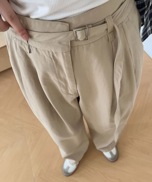 DECADE CLASSIC(ディケイド クラシック)の「ベルト付きタックワイドパンツ(チノパンツ・レディース・ダークグレー/ライトベージュ/ベージュ・SMALL/MEDIUM)」の15枚目の写真