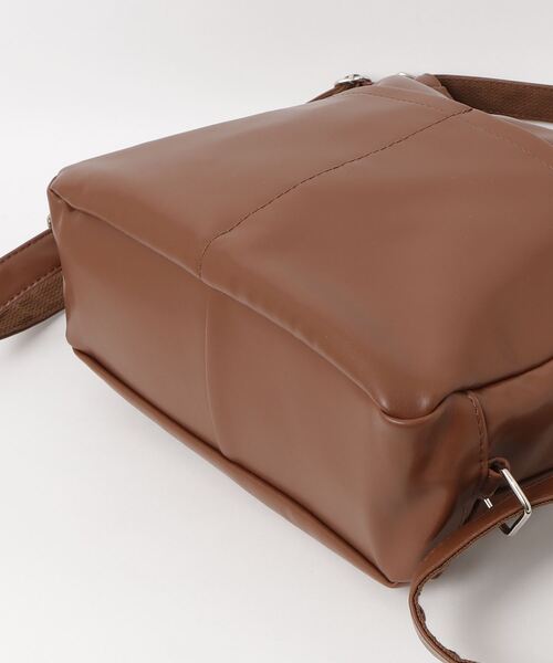 gossip！ロサンゼルス（ゴシップロサンゼルス）の「レトロ風 大容量 3WAYバッグ（トート・ショルダー・リュック対応）（ショルダーバッグ・レディース・ブラウン/ブラック/ホワイト・FREE）」の17枚目の写真