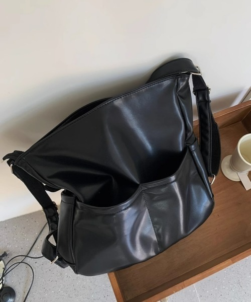 gossip！ロサンゼルス（ゴシップロサンゼルス）の「レトロ風 大容量 3WAYバッグ（トート・ショルダー・リュック対応）（ショルダーバッグ・レディース・ブラウン/ブラック/ホワイト・FREE）」の7枚目の写真