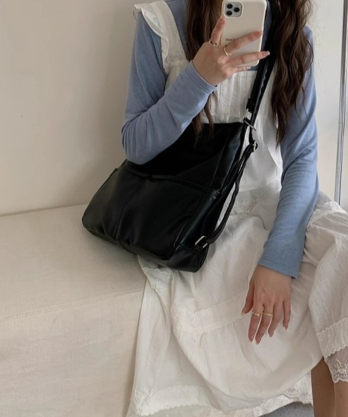 gossip！ロサンゼルス（ゴシップロサンゼルス）の「レトロ風 大容量 3WAYバッグ（トート・ショルダー・リュック対応）（ショルダーバッグ・レディース・ブラウン/ブラック/ホワイト・FREE）」の5枚目の写真