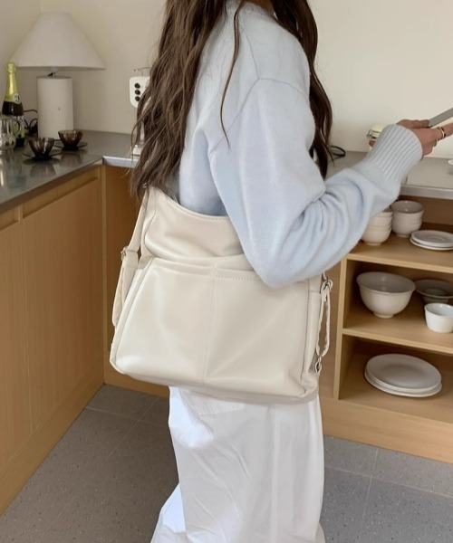 gossip！ロサンゼルス（ゴシップロサンゼルス）の「レトロ風 大容量 3WAYバッグ（トート・ショルダー・リュック対応）（ショルダーバッグ・レディース・ブラウン/ブラック/ホワイト・FREE）」の12枚目の写真