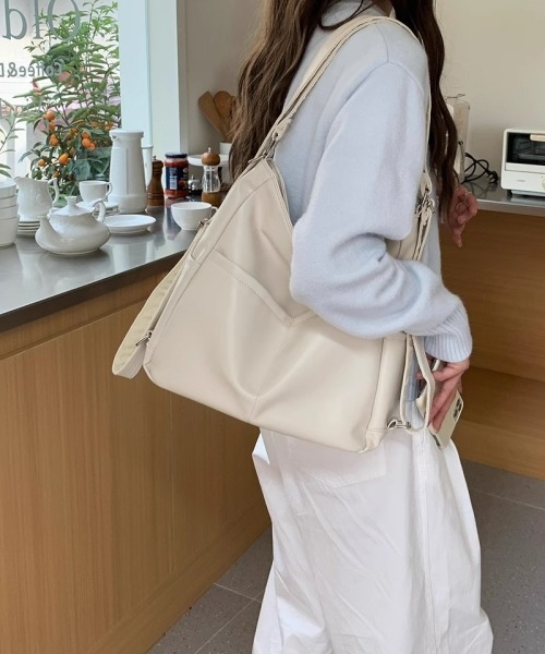 gossip！ロサンゼルス（ゴシップロサンゼルス）の「レトロ風 大容量 3WAYバッグ（トート・ショルダー・リュック対応）（ショルダーバッグ・レディース・ブラウン/ブラック/ホワイト・FREE）」の13枚目の写真