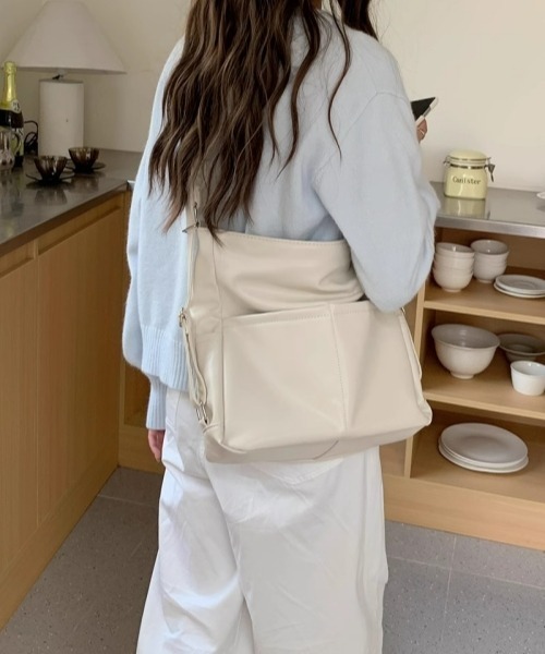 gossip！ロサンゼルス（ゴシップロサンゼルス）の「レトロ風 大容量 3WAYバッグ（トート・ショルダー・リュック対応）（ショルダーバッグ・レディース・ブラウン/ブラック/ホワイト・FREE）」の14枚目の写真