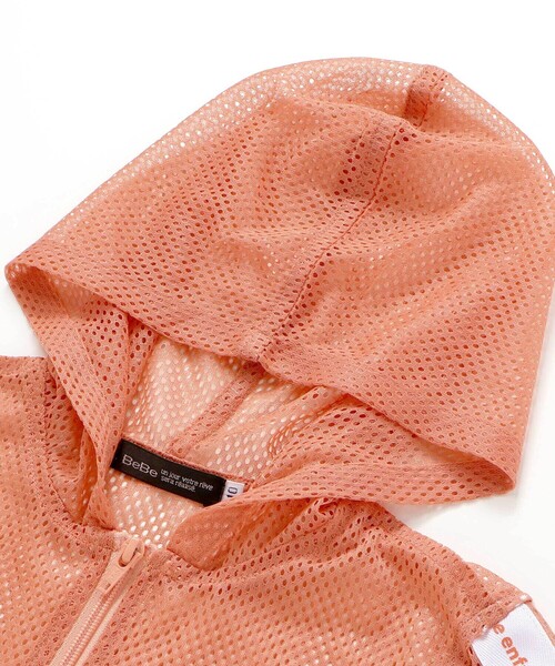 BeBe（ベベ）の「【防虫加工】メッシュロゴテープパーカー・巾着付き(90~140cm)（パーカー・キッズ・オレンジ/ネイビー・110cm/120cm/130cm/140cm/100cm）」の12枚目の写真