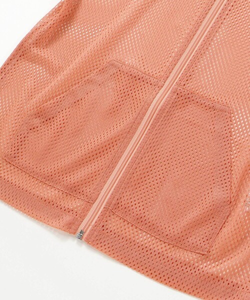 BeBe（ベベ）の「【防虫加工】メッシュロゴテープパーカー・巾着付き(90~140cm)（パーカー・キッズ・オレンジ/ネイビー・110cm/120cm/130cm/140cm/100cm）」の16枚目の写真