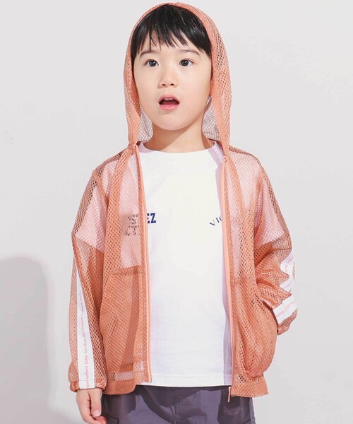 BeBe（ベベ）の「【防虫加工】メッシュロゴテープパーカー・巾着付き(90~140cm)（パーカー・キッズ・オレンジ/ネイビー・110cm/120cm/130cm/140cm/100cm）」の2枚目の写真