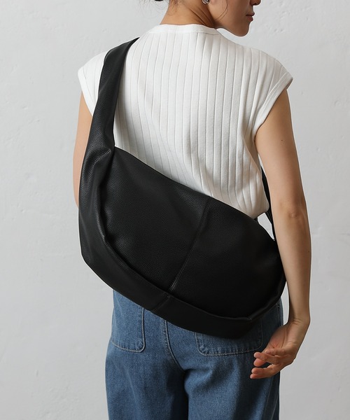 COLONY 2139（コロニートゥーワンスリーナイン）の「ハーフムーンショルダーバッグ（ショルダーバッグ・レディース・ブラック・FREE）」の17枚目の写真