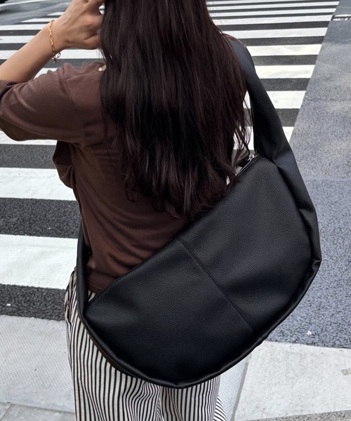 COLONY 2139（コロニートゥーワンスリーナイン）の「ハーフムーンショルダーバッグ（ショルダーバッグ・レディース・ブラック・FREE）」の16枚目の写真