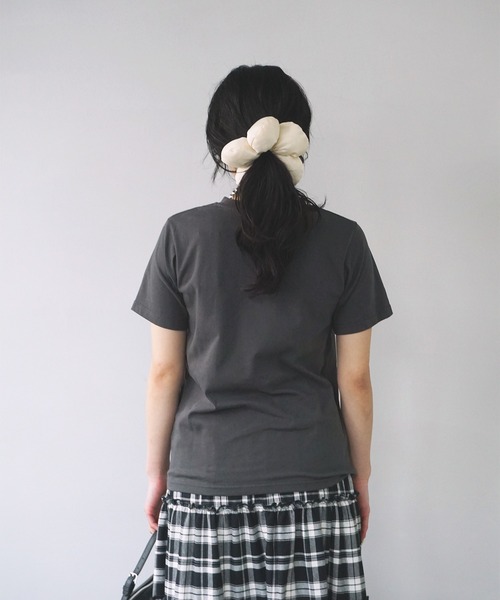 O'fmus(オフムス)の「【O'fmus】エンボスロゴコンパクトTシャツ ofmw25s018(Tシャツ/カットソー・レディース・ホワイト/チャコールグレー・FREE)」の18枚目の写真