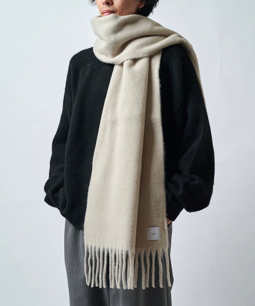 Lui's(ルイス)の「ソフトタッチボリュームロングカラーマフラー(マフラー・メンズ・ブルー/ホワイト/グレー/ブラック・FREE)」の4枚目の写真