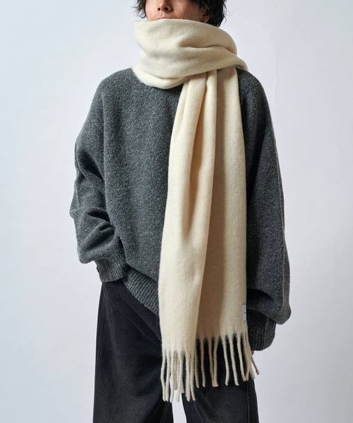 Lui's(ルイス)の「ソフトタッチボリュームロングカラーマフラー(マフラー・メンズ・ブルー/ホワイト/グレー/ブラック・FREE)」の2枚目の写真