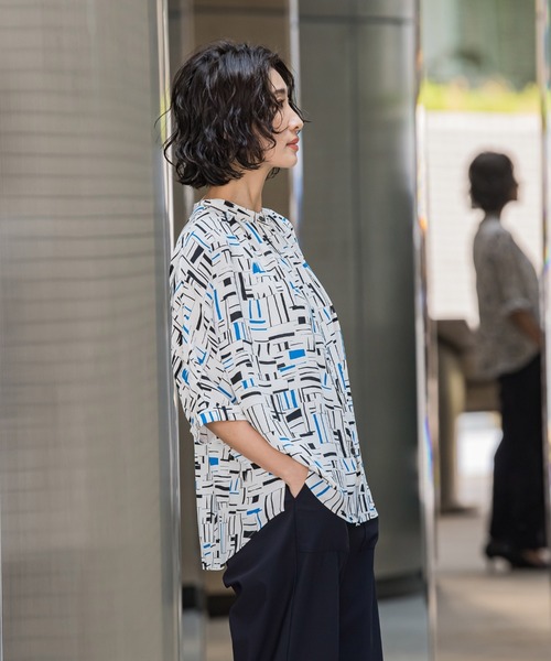 la.f…(ラエフ)の「幾何柄ブラウス≪洗濯機で洗える≫(シャツ/ブラウス・レディース・ホワイト系その他/ダークネイビー・9号/7号)」の10枚目の写真