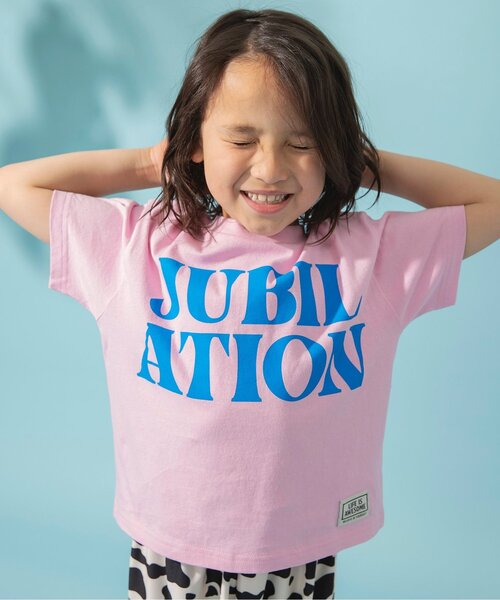 BREEZE（ブリーズ）の「ビッグロゴ半袖Tシャツ（Tシャツ/カットソー・キッズ・ライム/ピンク/オフホワイト/チャコール・140/130/120/110/100/90/80）」の4枚目の写真