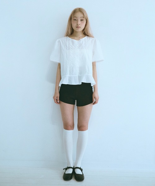 FEKETE flower peplum blouse 花柄刺繍ペプラムブラウス FEKETE（フェケテ）の「flower peplum blouse / 花柄刺繍