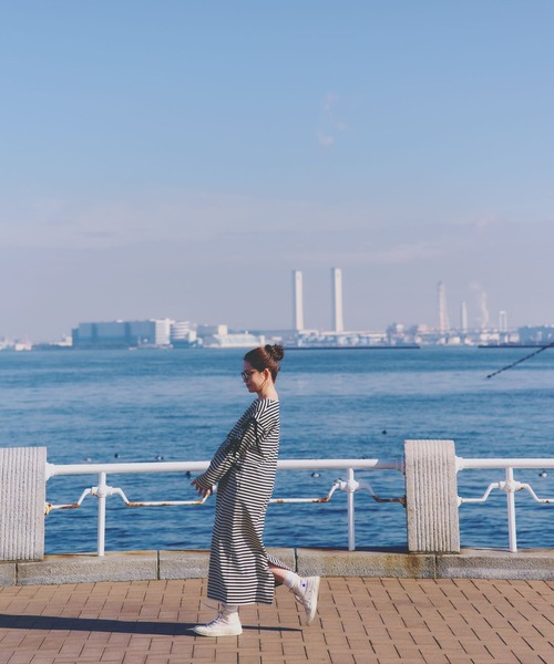 GLOBAL WORK(グローバルワーク)の「高山直子さんコラボ/袖リボンカットワンピース長袖/EiiS/289627(ワンピース・レディース・ブラック/キャメル・SMALL/X-SMALL/LARGE/MEDIUM)」の7枚目の写真