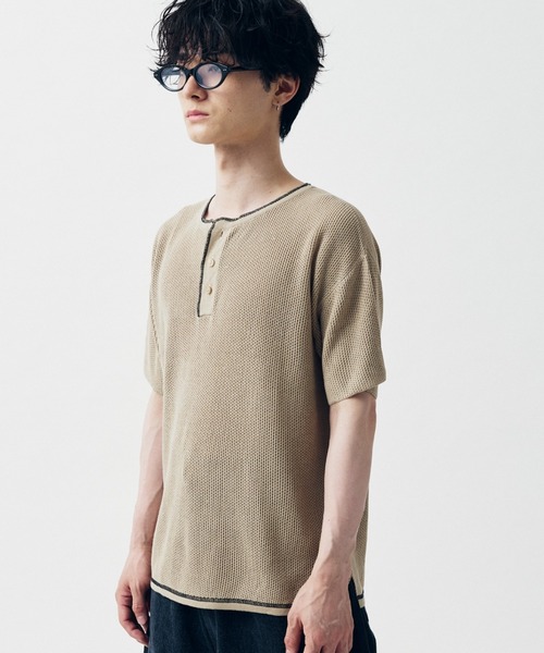 THE CLE（ザクレ）の「HENLEY NECK POLO SHIRT（ニット/セーター・メンズ・アイボリー/ブラック/チャコール・SMALL/MEDIUM/LARGE）」の2枚目の写真