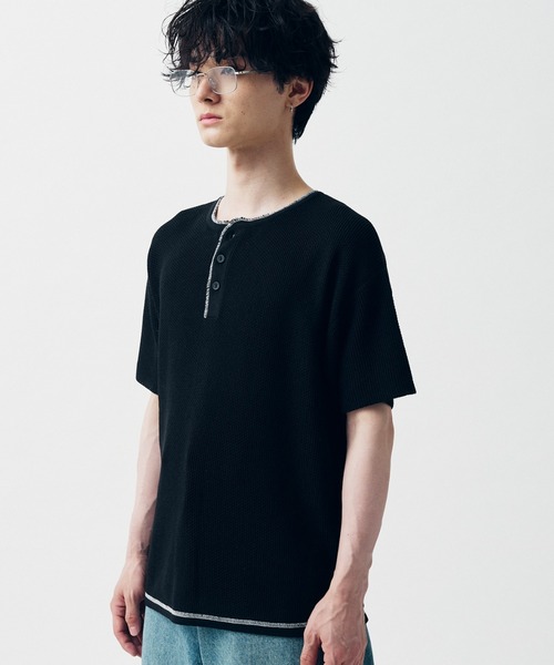 THE CLE（ザクレ）の「HENLEY NECK POLO SHIRT（ニット/セーター・メンズ・アイボリー/ブラック/チャコール・SMALL/MEDIUM/LARGE）」の3枚目の写真