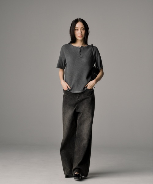 THE CLE（ザクレ）の「HENLEY NECK POLO SHIRT（ニット/セーター・メンズ・アイボリー/ブラック/チャコール・SMALL/MEDIUM/LARGE）」の7枚目の写真