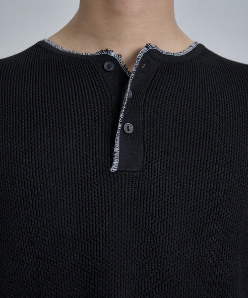 THE CLE（ザクレ）の「HENLEY NECK POLO SHIRT / ヘンリーネックポロシャツ【ヘンリーネック】【ポロ】 ポロシャツ トップス メンズ（ポロシャツ・メンズ・チャコール/アイボリー/ブラック・SMALL/MEDIUM/LARGE）」の10枚目の写真