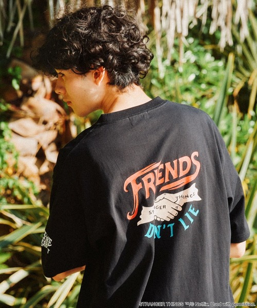 niko and...(ニコアンド)の「【STRANGER THINGS】コラボ アソートプリントTシャツ season3(Tシャツ/カットソー・メンズ・その他2/その他1/ブラック/オフホワイト・LARGE/MEDIUM)」の4枚目の写真