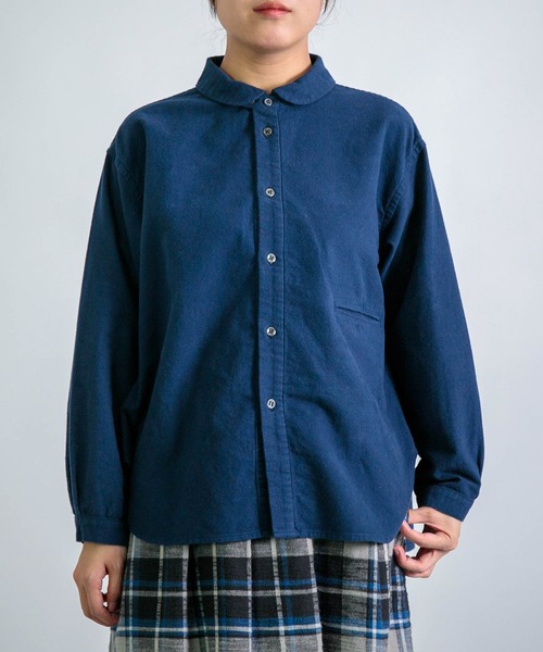 D.M.G.（ドミンゴ）の「[D.M.G / ディーエムジー] コットンフランネル ラウンドカラーシャツ（シャツ/ブラウス・レディース・ナチュラル/グリーン/マスタード/ネイビー/グレイッシュベージュ・3/2）」の4枚目の写真