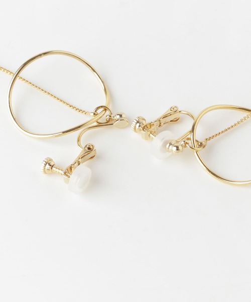 SMELLY（スメリー）の「メタルサークルチェーンバーイヤリング（イヤリング・レディース・ゴールド・-）」の4枚目の写真