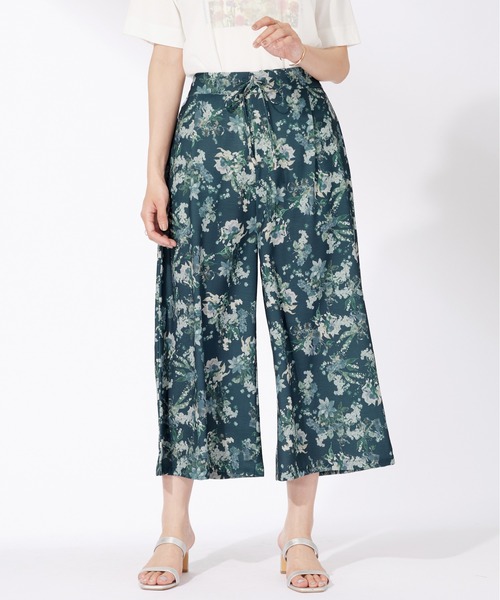BELLUNA PLUS(ベルーナ)の「〈日比谷花壇〉ドロスト使いワイドパンツ(その他パンツ・レディース・オフホワイト/ネイビー系・MEDIUM/LARGE/X-LARGE)」の1枚目の写真