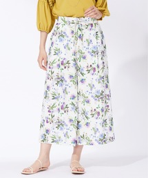 〈日比谷花壇〉ドロスト使いワイドパンツ