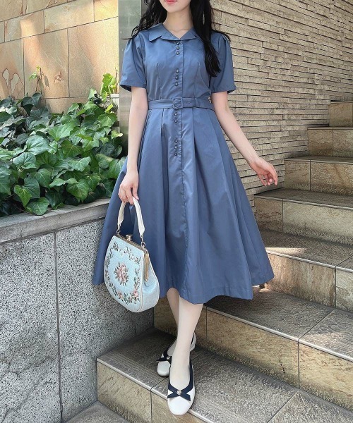 an another angelus(アンアナザーアンジェラス)の「レトロ釦使い開衿シャツワンピース【1枚で快適】夏服(シャツワンピース・レディース・ブルー/ホワイト×ブルー/グリーン・FREE)」の9枚目の写真