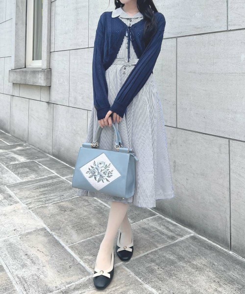 an another angelus(アンアナザーアンジェラス)の「レトロ釦使い開衿シャツワンピース【1枚で快適】夏服(シャツワンピース・レディース・ブルー/ホワイト×ブルー/グリーン・FREE)」の5枚目の写真