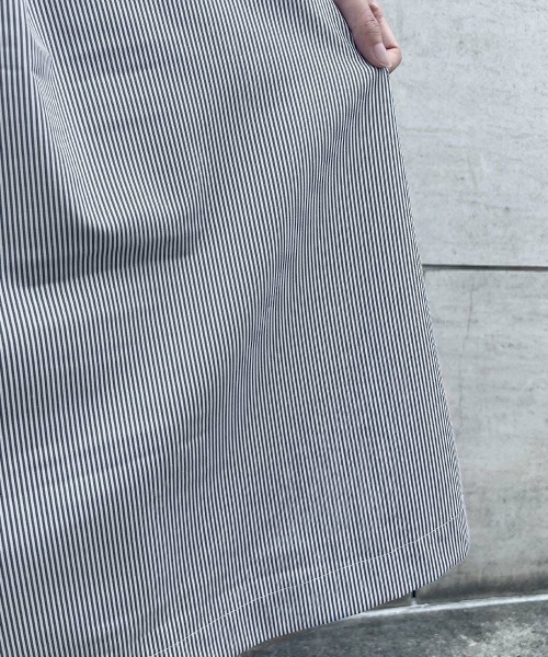 an another angelus(アンアナザーアンジェラス)の「レトロ釦使い開衿シャツワンピース【1枚で快適】夏服(シャツワンピース・レディース・ブルー/ホワイト×ブルー/グリーン・FREE)」の7枚目の写真