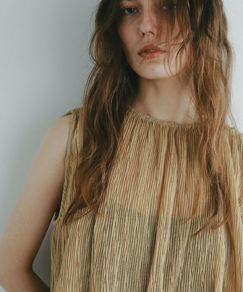 ETRE TOKYO（エトレトウキョウ）の「ランダムプリーツシアープルオーバー（シャツ/ブラウス・レディース・ホワイト/ベージュ・FREE）」の5枚目の写真