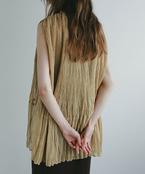 ETRE TOKYO（エトレトウキョウ）の「ランダムプリーツシアープルオーバー（シャツ/ブラウス・レディース・ホワイト/ベージュ・FREE）」の9枚目の写真