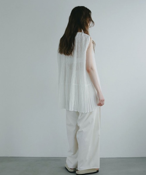 ETRE TOKYO（エトレトウキョウ）の「ランダムプリーツシアープルオーバー（シャツ/ブラウス・レディース・ホワイト/ベージュ・FREE）」の15枚目の写真
