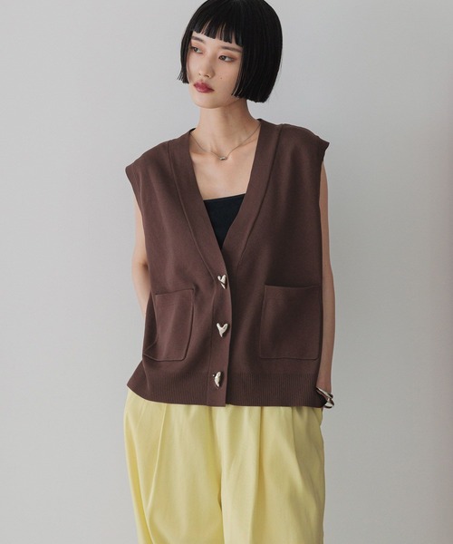 LOWRYS FARM（ローリーズファーム）の「デコボタンＶベスト  577236（ベスト・レディース・ブラウン/ブラック/アイボリー・FREE）」の7枚目の写真