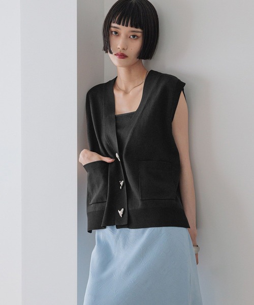 LOWRYS FARM（ローリーズファーム）の「デコボタンＶベスト  577236（ベスト・レディース・ブラウン/ブラック/アイボリー・FREE）」の11枚目の写真