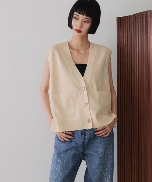 LOWRYS FARM（ローリーズファーム）の「デコボタンＶベスト  577236（ベスト・レディース・ブラウン/ブラック/アイボリー・FREE）」の17枚目の写真