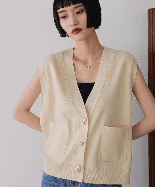 LOWRYS FARM（ローリーズファーム）の「デコボタンＶベスト  577236（ベスト・レディース・ブラウン/ブラック/アイボリー・FREE）」の18枚目の写真