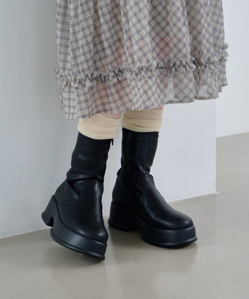 Kastane（カスタネ）の「【レザー&スエード】ボリュームソールミドルブーツ（ブーツ・レディース・ブラック/ベージュ/ダークブラウン・36/37/38）」の11枚目の写真