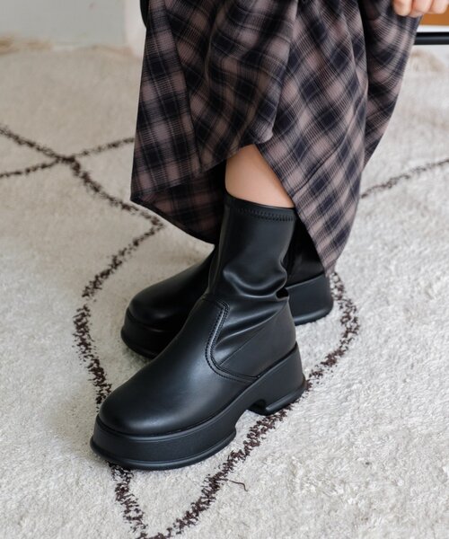 Kastane（カスタネ）の「【レザー&スエード】ボリュームソールミドルブーツ（ブーツ・レディース・ブラック/ベージュ/ダークブラウン・36/37/38）」の12枚目の写真