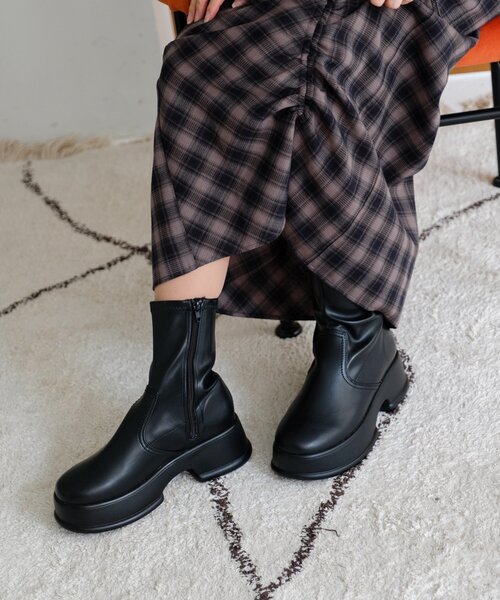 Kastane（カスタネ）の「【レザー&スエード】ボリュームソールミドルブーツ（ブーツ・レディース・ブラック/ベージュ/ダークブラウン・36/37/38）」の13枚目の写真