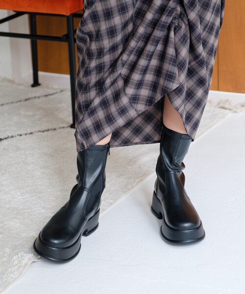 Kastane（カスタネ）の「【レザー&スエード】ボリュームソールミドルブーツ（ブーツ・レディース・ブラック/ベージュ/ダークブラウン・36/37/38）」の15枚目の写真