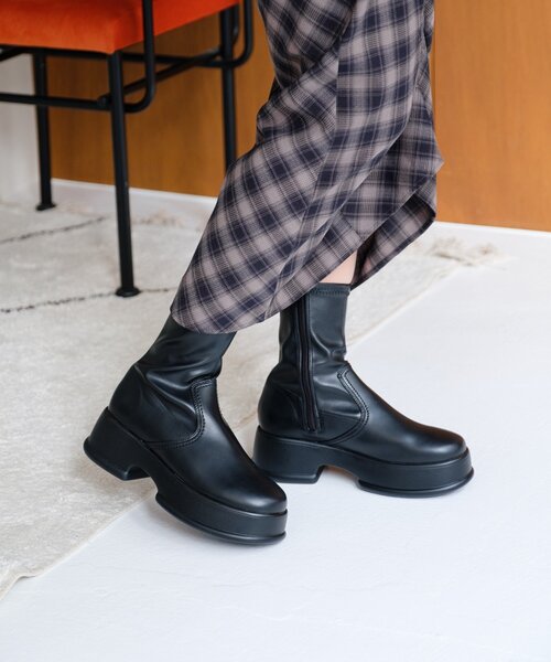 Kastane（カスタネ）の「【レザー&スエード】ボリュームソールミドルブーツ（ブーツ・レディース・ブラック/ベージュ/ダークブラウン・36/37/38）」の16枚目の写真