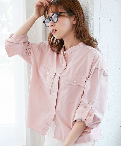 le.coeur blanc(ルクールブラン)の「スタンドネックパールボタンシャツ(シャツ/ブラウス・レディース・ピンク/ブルー/ネイビー/ベージュ/チャコールグレー・38)」の5枚目の写真