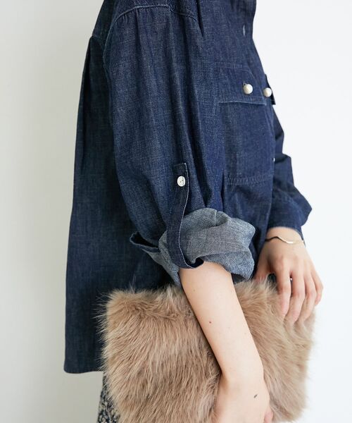 le.coeur blanc(ルクールブラン)の「スタンドネックパールボタンシャツ(シャツ/ブラウス・レディース・ピンク/ブルー/ネイビー/ベージュ/チャコールグレー・38)」の20枚目の写真