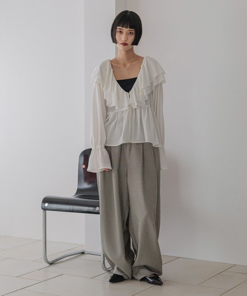 LOWRYS FARM（ローリーズファーム）の「アソートフリルブラウス　588346（シャツ/ブラウス・レディース・ホワイト系その他/ブラック系その他/アイボリー/ブラック・FREE）」の5枚目の写真