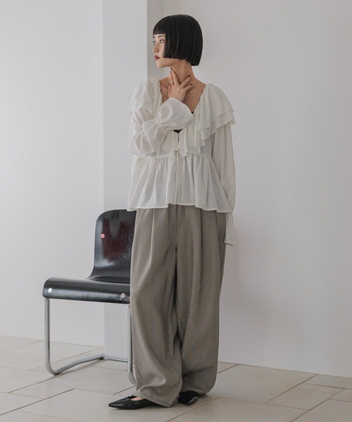 LOWRYS FARM（ローリーズファーム）の「アソートフリルブラウス　588346（シャツ/ブラウス・レディース・ホワイト系その他/ブラック系その他/アイボリー/ブラック・FREE）」の6枚目の写真