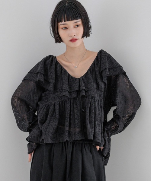 LOWRYS FARM（ローリーズファーム）の「アソートフリルブラウス　588346（シャツ/ブラウス・レディース・ホワイト系その他/ブラック系その他/アイボリー/ブラック・FREE）」の15枚目の写真