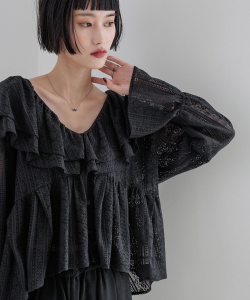 LOWRYS FARM（ローリーズファーム）の「アソートフリルブラウス　588346（シャツ/ブラウス・レディース・ホワイト系その他/ブラック系その他/アイボリー/ブラック・FREE）」の17枚目の写真