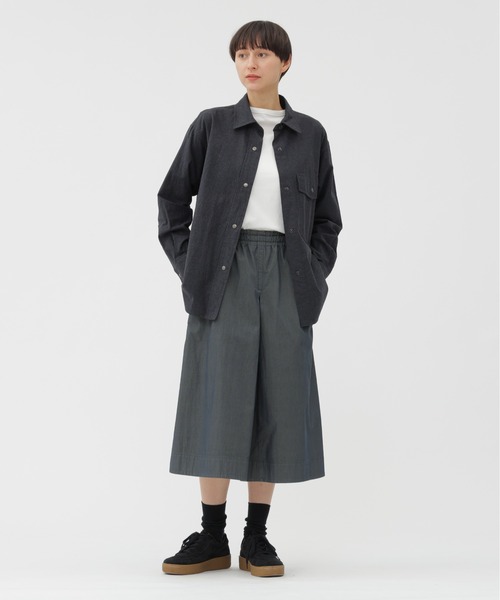 MHL.（エムエイチエル）の「RECYCLED DENIM TWILL（シャツ/ブラウス・レディース・ブラック・1/2）」の2枚目の写真